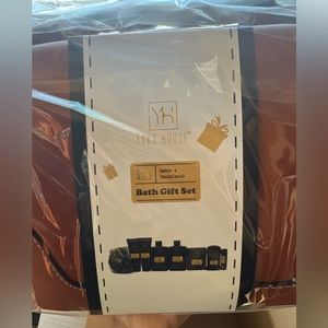 Men’s Bath Spa Gift Set -NWT